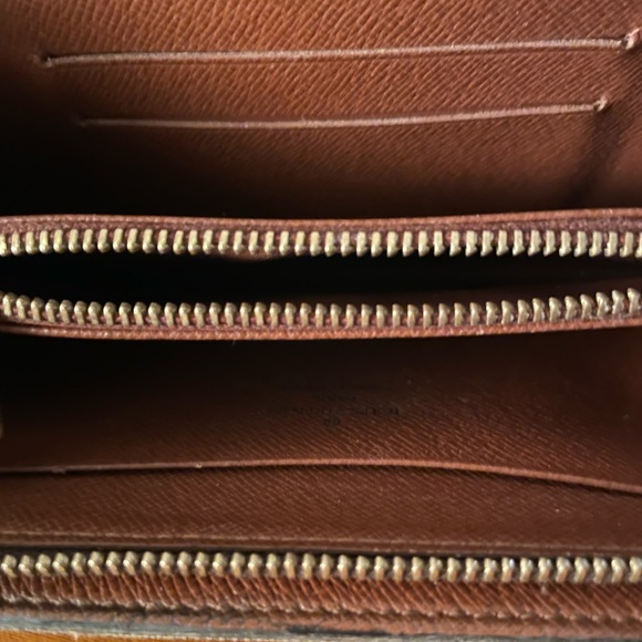 LOUIS VUITTON Authentic Monogram Zippy Clutch/Wallet - Picture 9 of 11